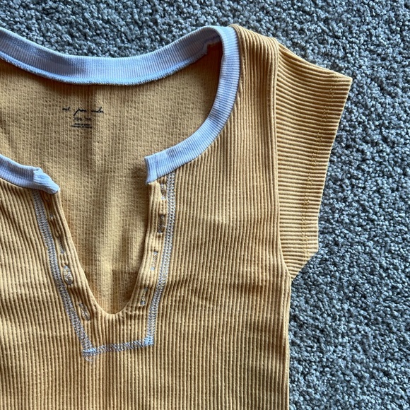 Urban Outfitters out from under go for gold seamless top - Picture 3 of 5